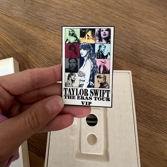 Taylor Swift VIP Box - Picture 3 of 8